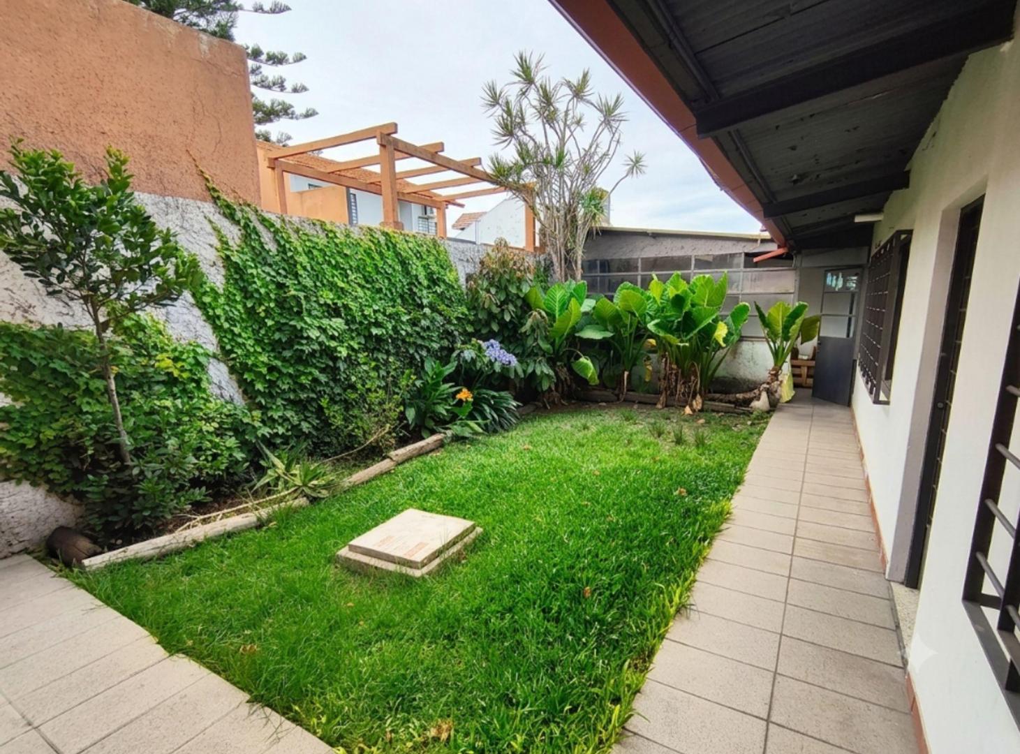 Foto de Venta Casa 6 Amb. Jardín. Cochera, Quilmes, imagen 1