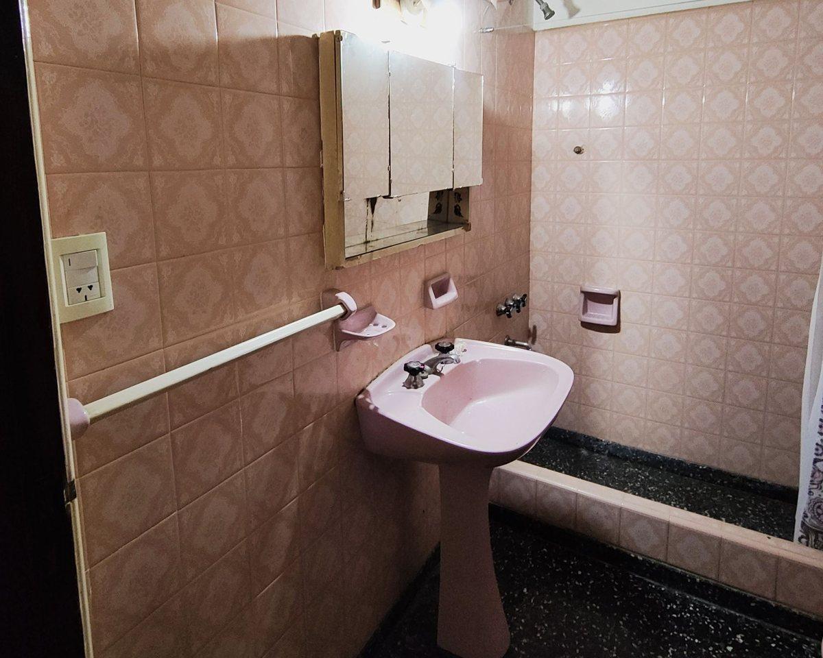 Foto de Venta Casa 6 Amb. Jardín. Cochera, Quilmes, imagen 4