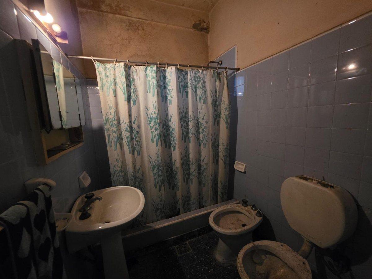Foto de Venta Casa 7 ambientes con cochera Sarandí, imagen 3