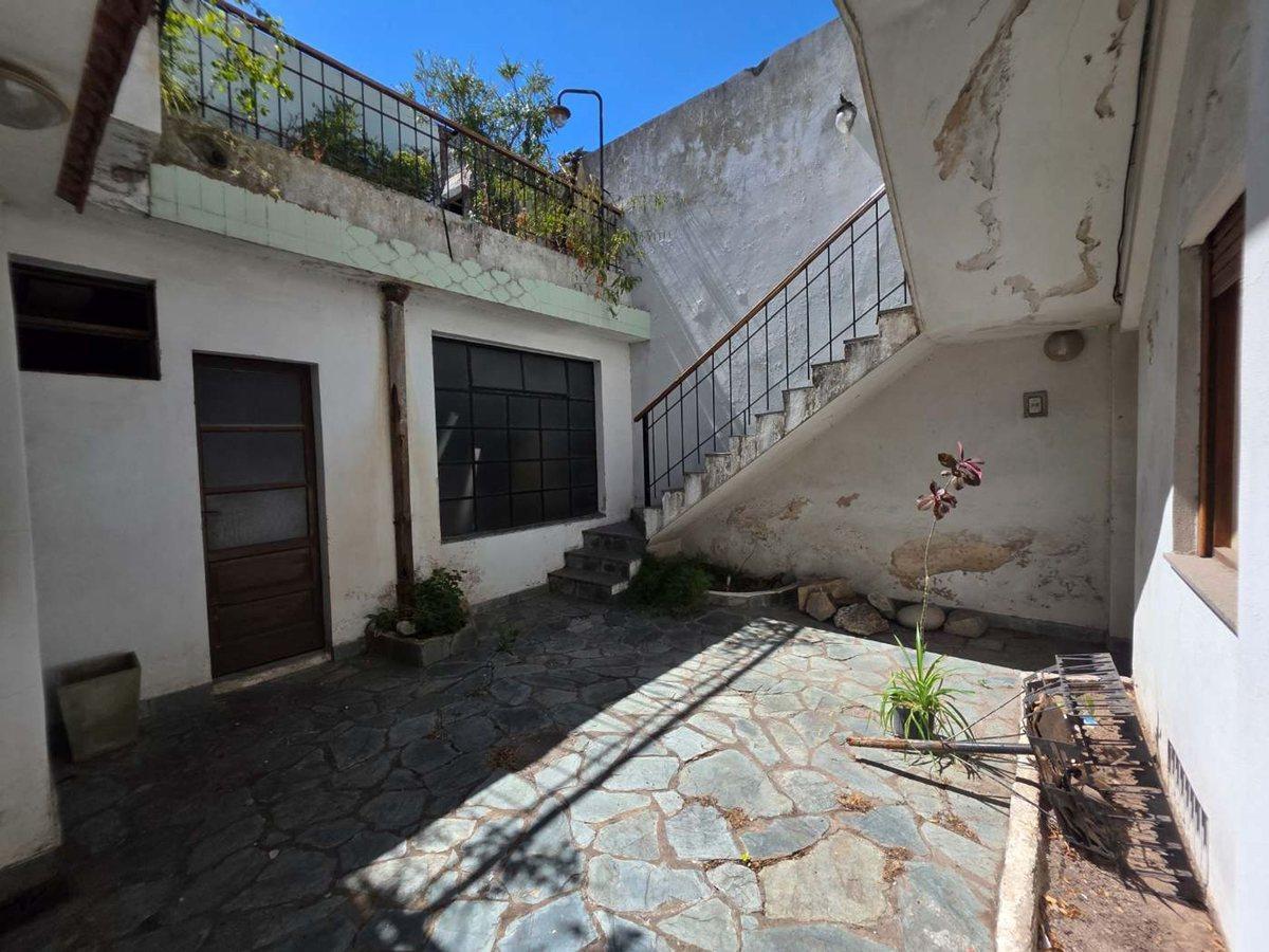 Foto de Venta Casa 7 ambientes con cochera Sarandí, imagen 5