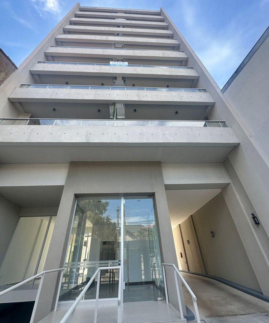 Foto de VENTA DEPTO 3 AMBIENTES CON COCHERA BERNAL CENTRO, imagen 1