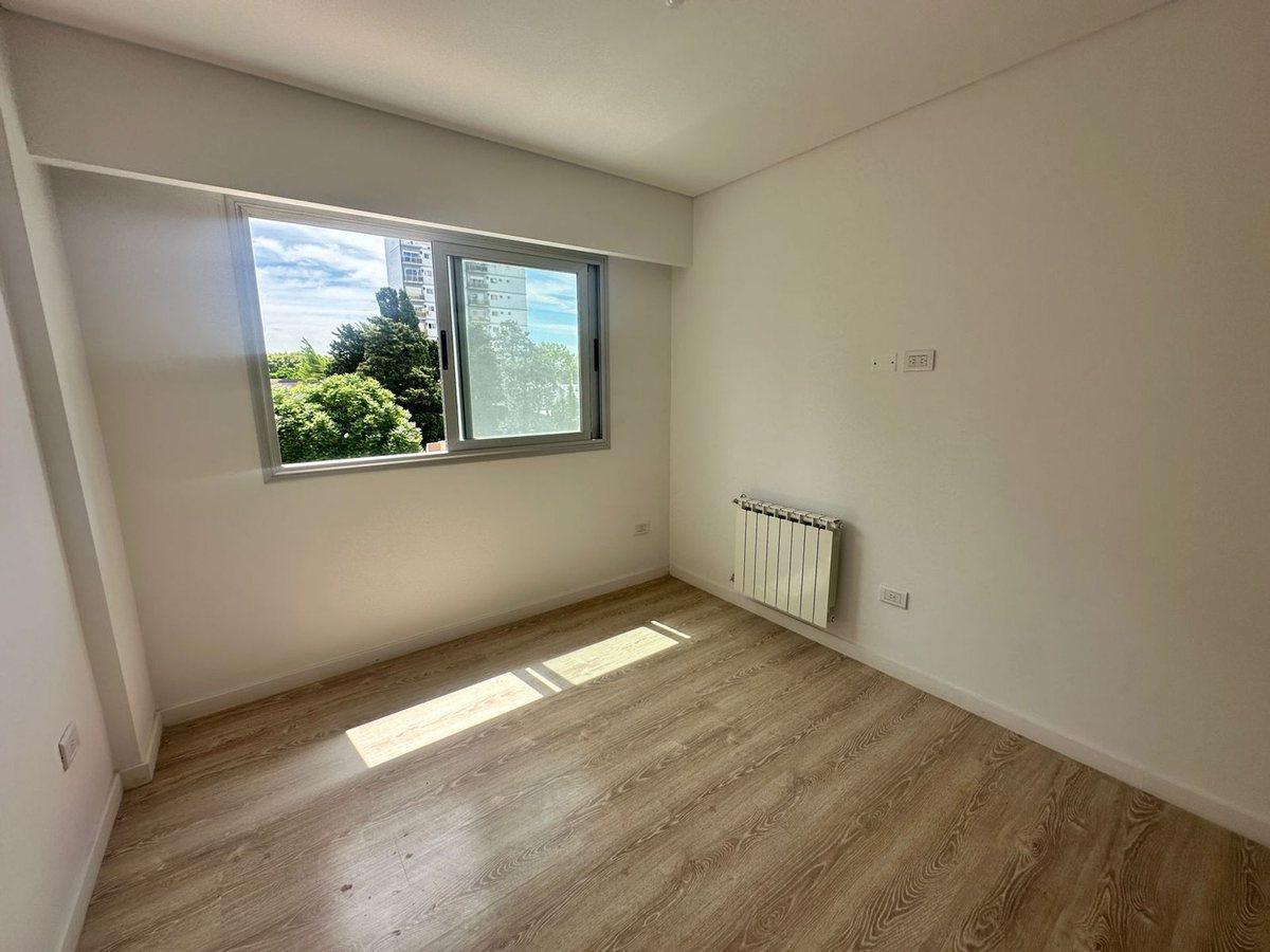 Foto de VENTA DEPTO 3 AMBIENTES CON COCHERA BERNAL CENTRO, imagen 3