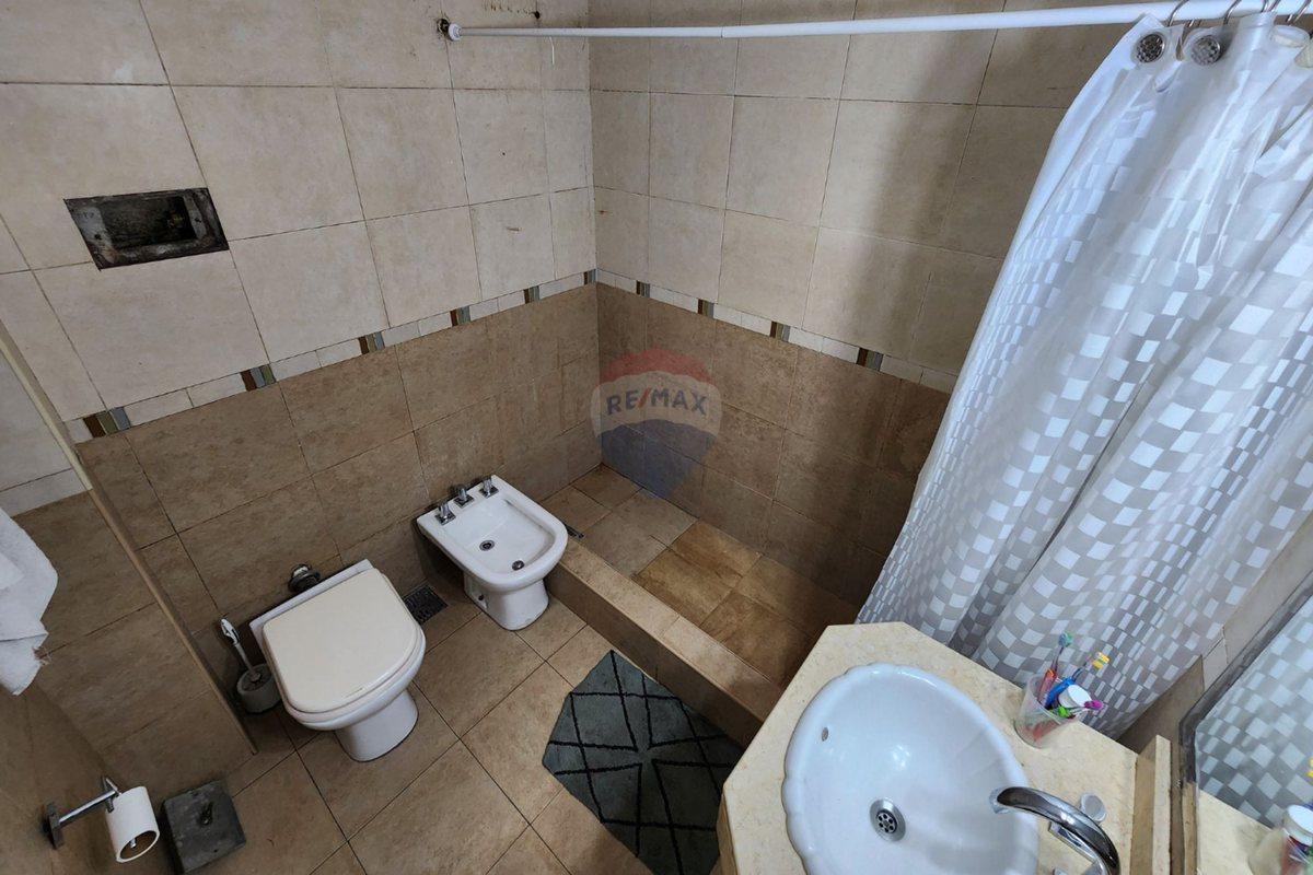 Foto de PH en venta con 2 dormitorios en Bernal, imagen 1