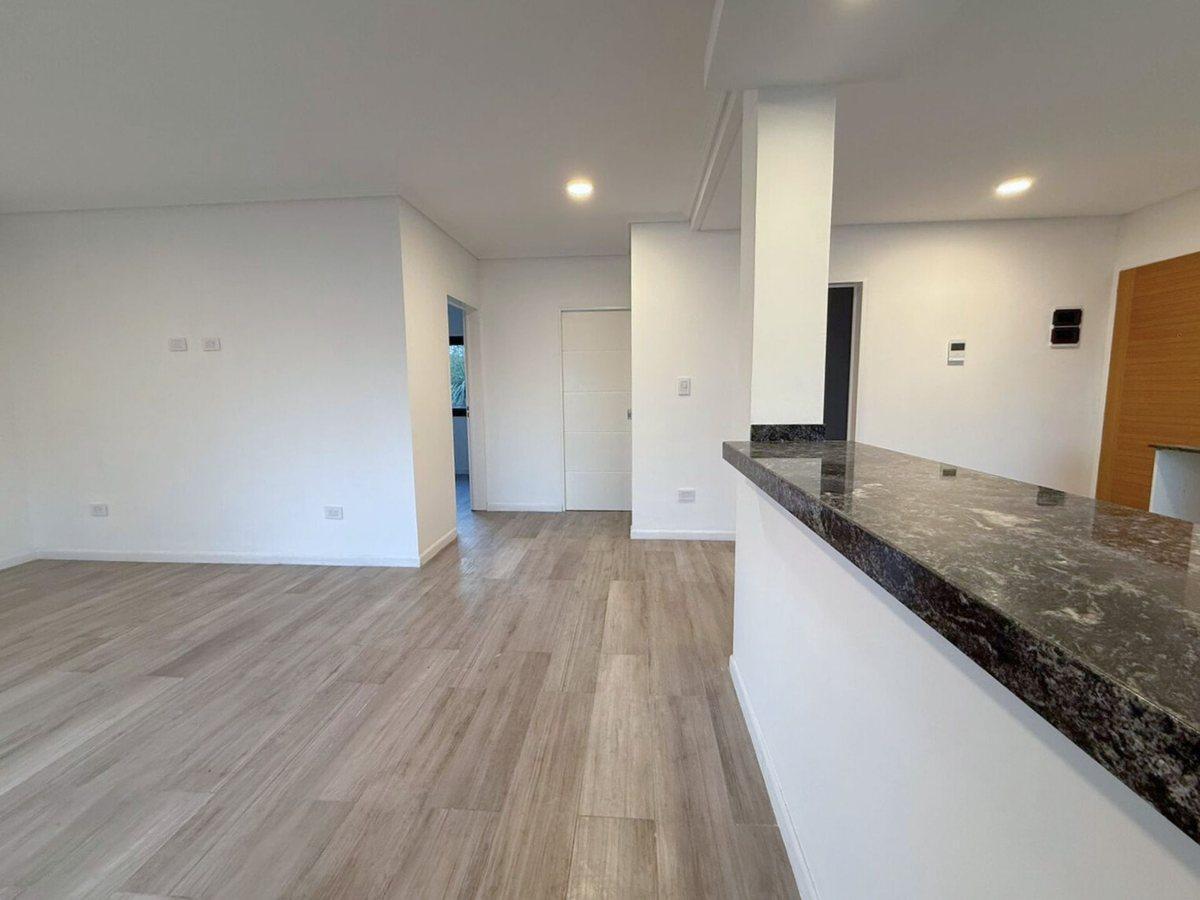 Foto de VENTA DEPARTAMENTO 3 AMBIENTES BERNAL CENTRO, imagen 5