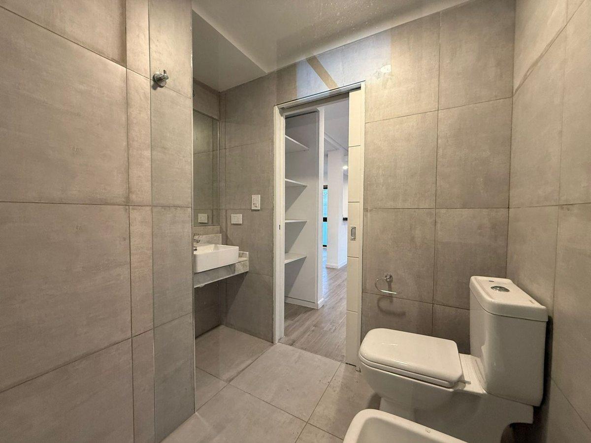 Foto de VENTA DEPARTAMENTO 3 AMBIENTES BERNAL CENTRO, imagen 2