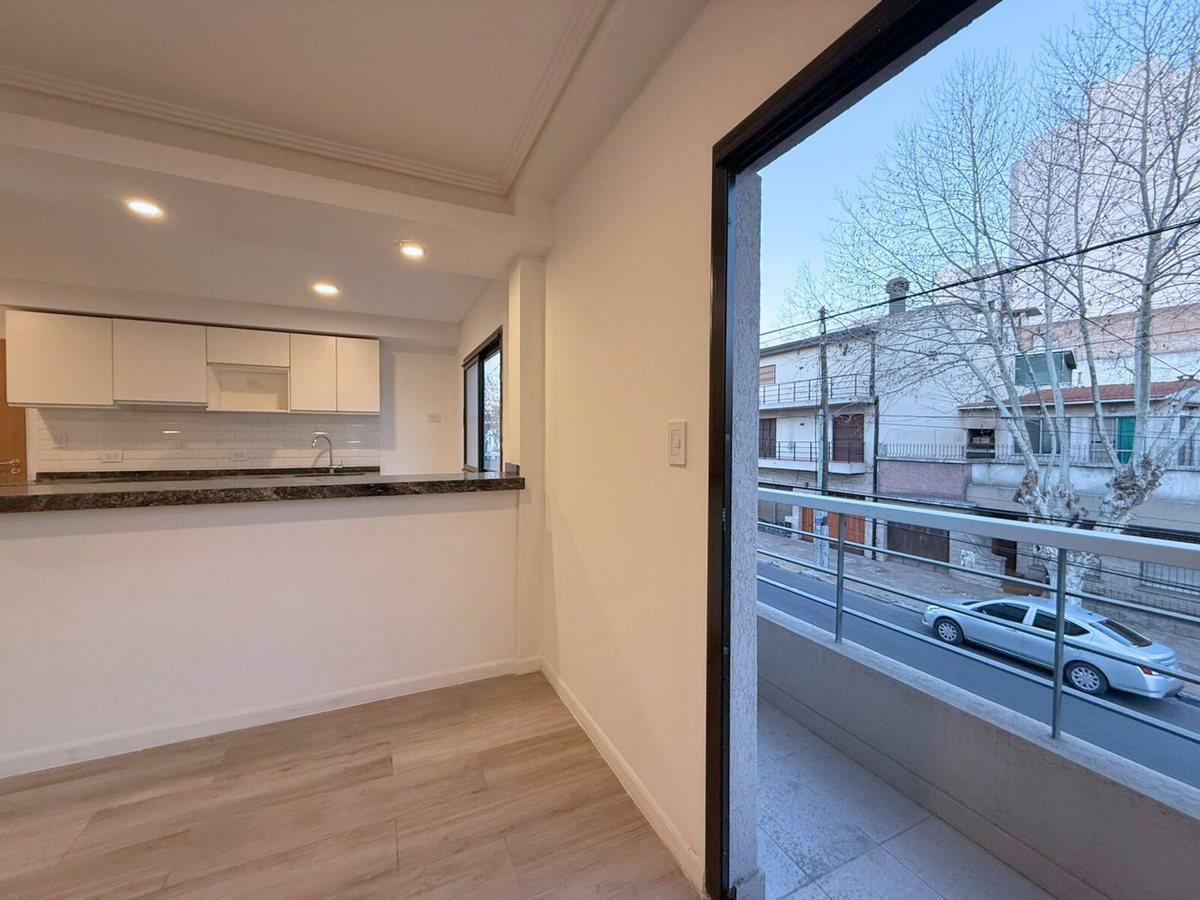 Foto de VENTA DEPARTAMENTO 3 AMBIENTES BERNAL CENTRO, imagen 3