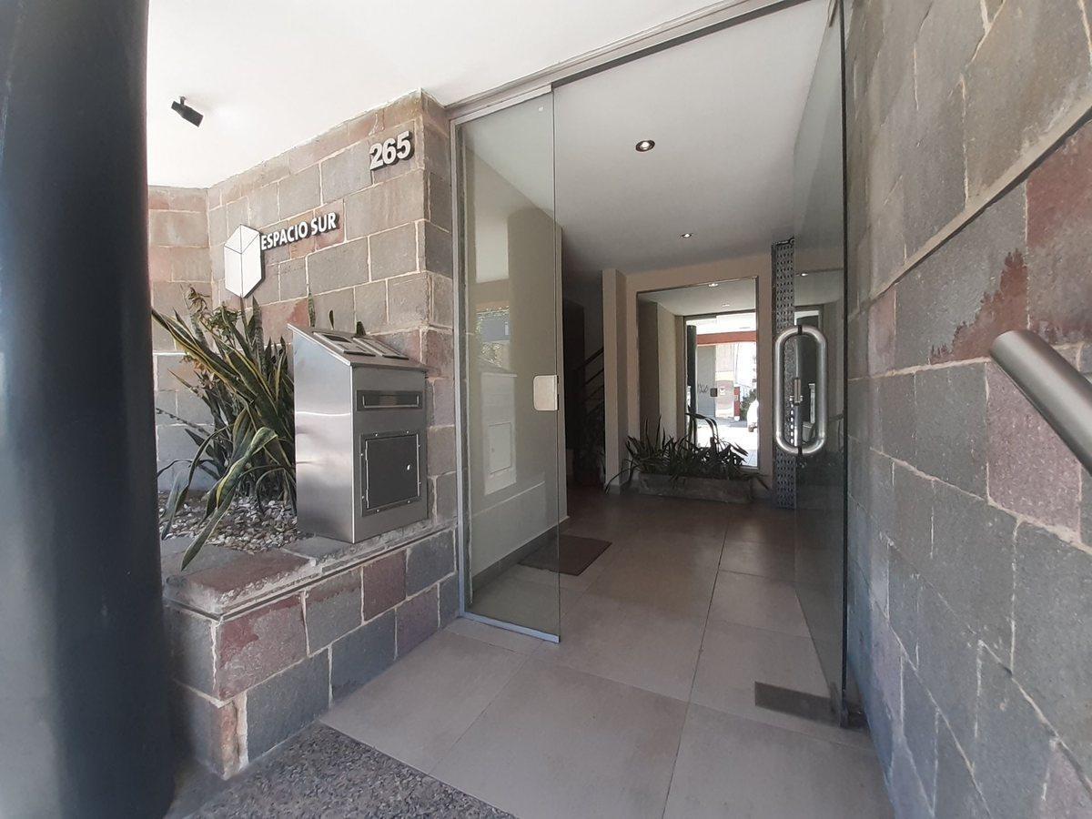 Foto de VENTA DEPTO 3 AMBIENTES - FCIO VARELA - C/COCHERA, imagen 3