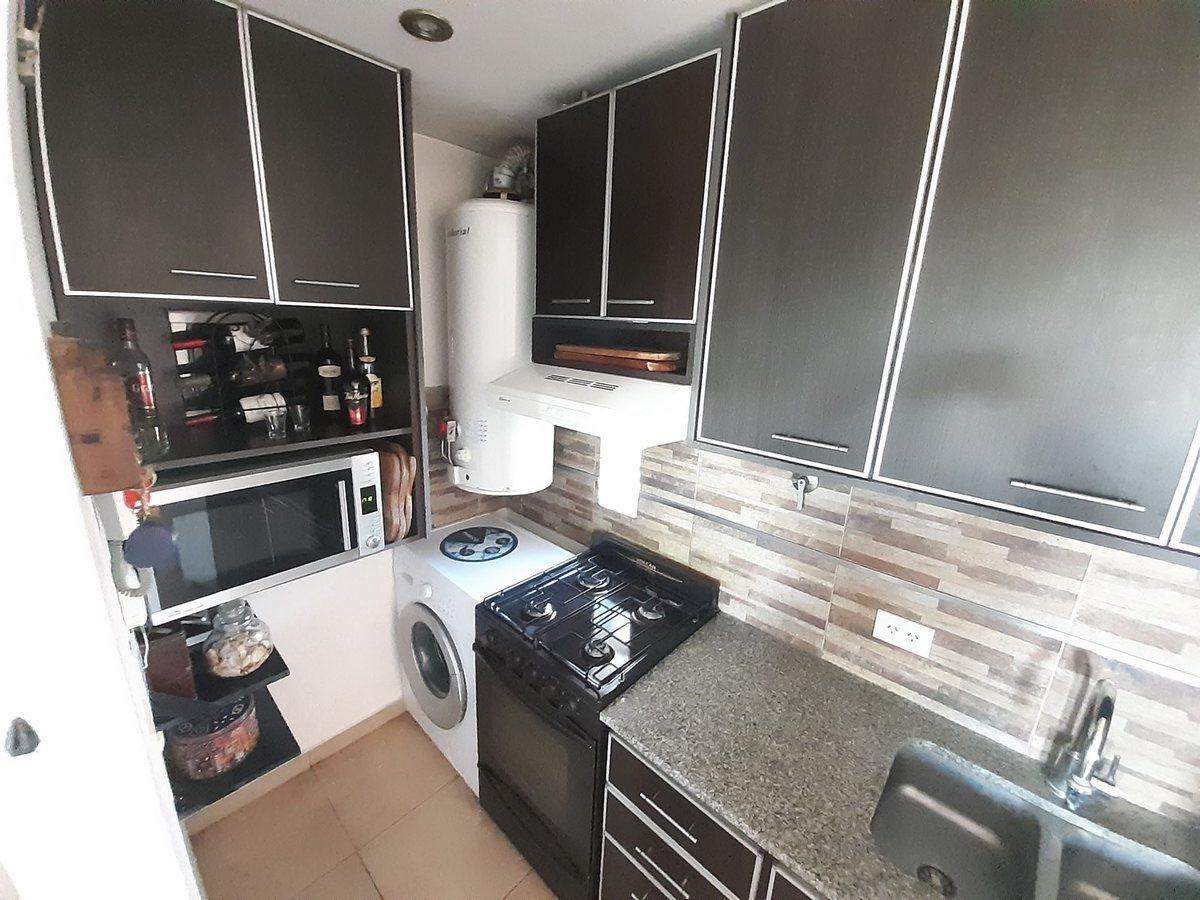 Foto de VENTA DEPTO 3 AMBIENTES - FCIO VARELA - C/COCHERA, imagen 1