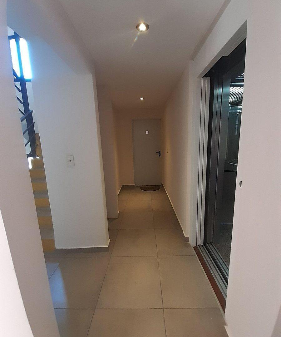 Foto de VENTA DEPTO 3 AMBIENTES - FCIO VARELA - C/COCHERA, imagen 2