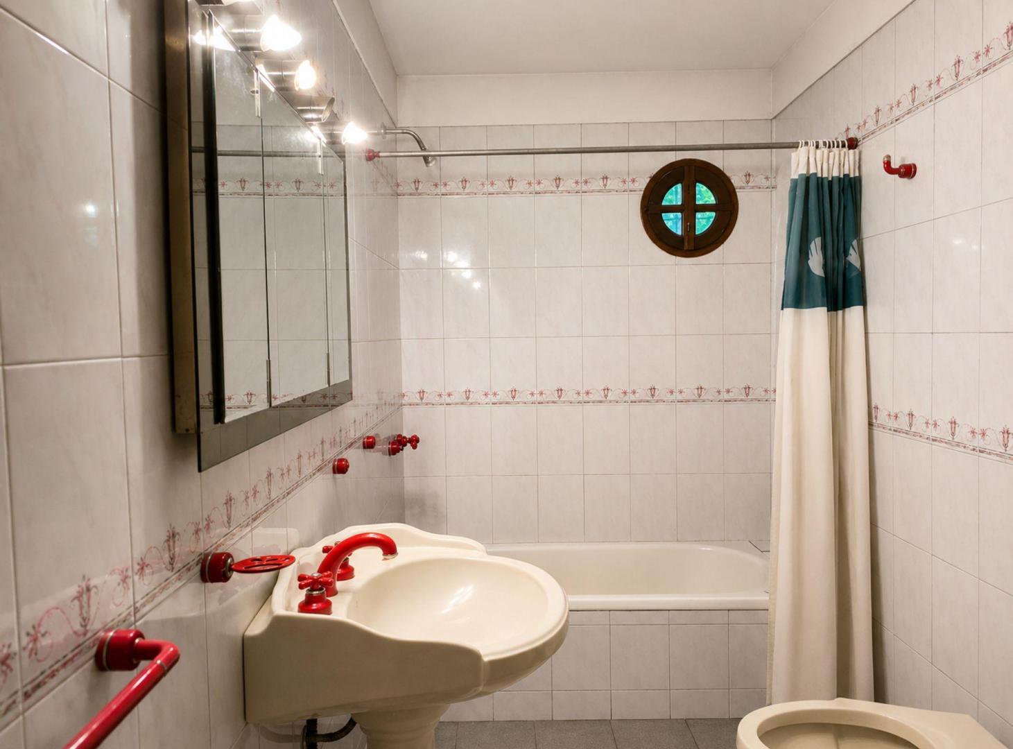 Foto de VENTA CASA 5 AMB CON PISICINA, QUINCHO, COCHERA, imagen 4