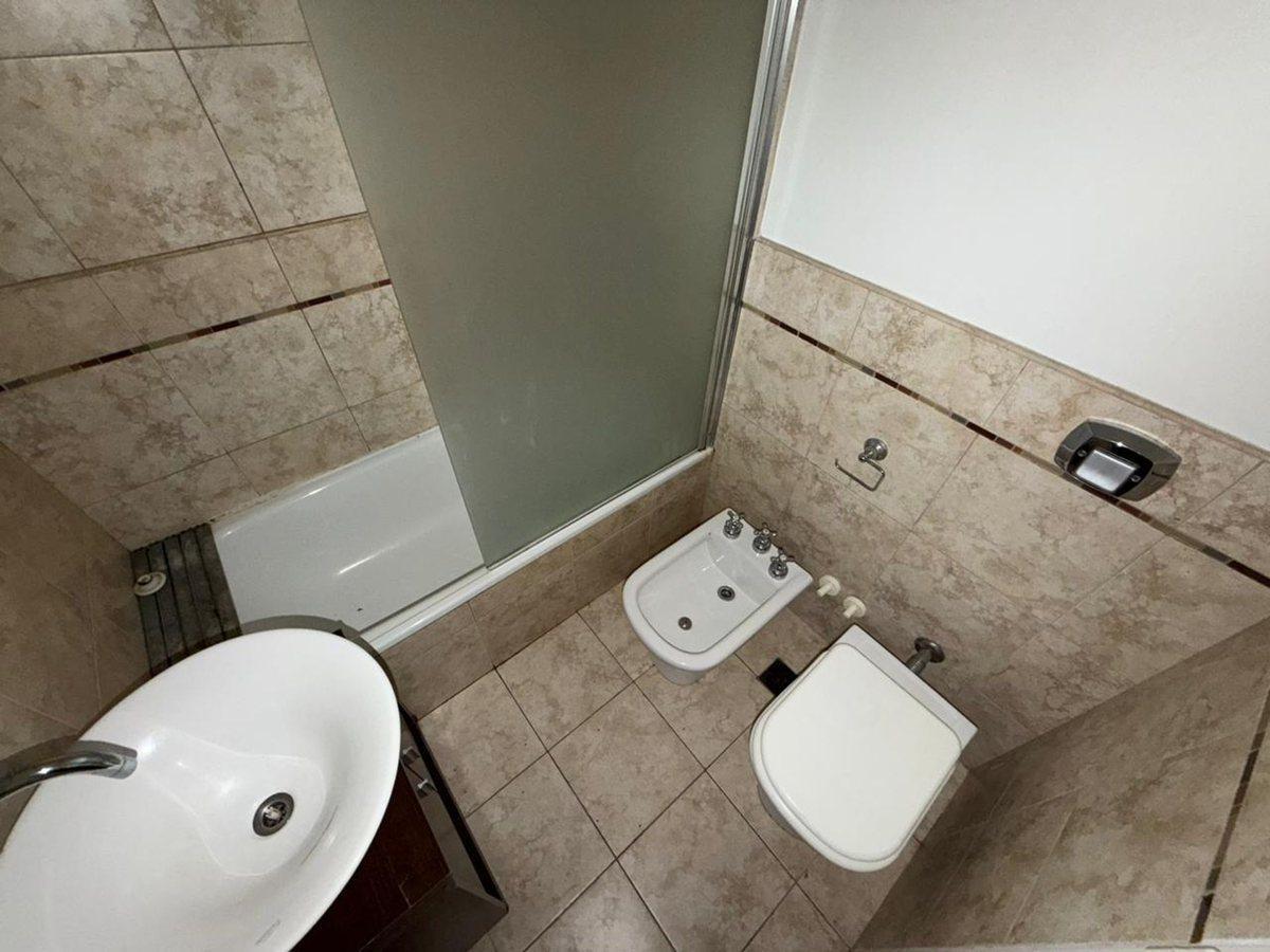Foto de VENTA DEPTO 3 AMB. CON COCHERA Y BAULERA EN BERNAL, imagen 4