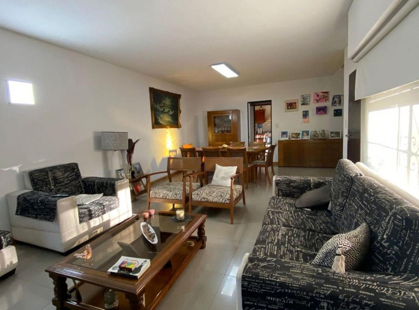 Foto de VENTA CASA 4 AMB. PATIO Y COCHERA. DON BOSCO, imagen 2