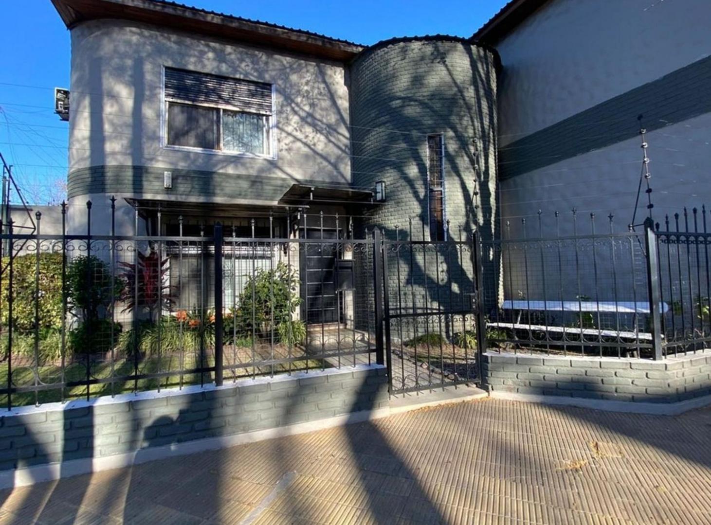 Foto de VENTA CASA 4 AMB. PATIO Y COCHERA. DON BOSCO, imagen 4