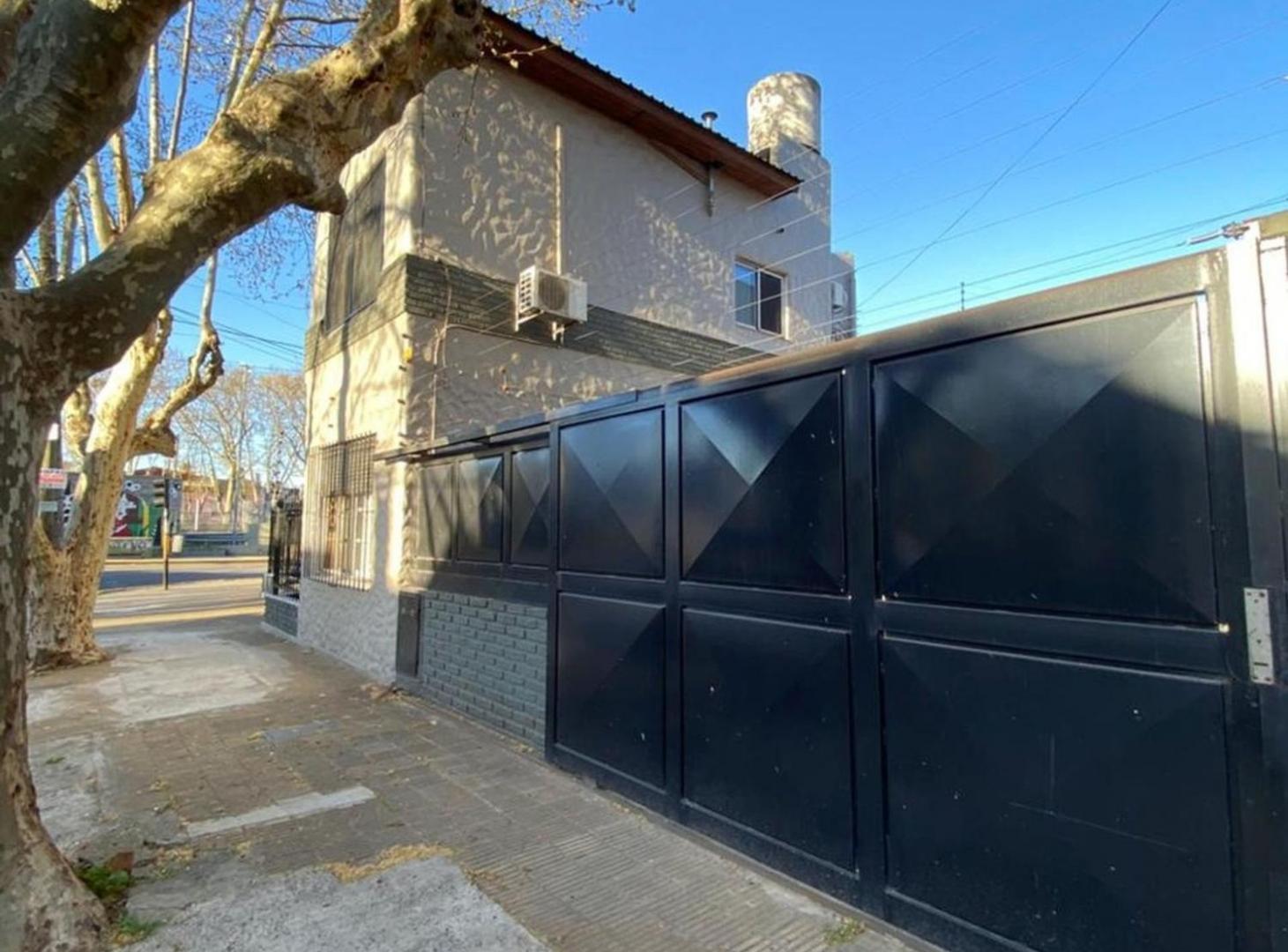 Foto de VENTA CASA 4 AMB. PATIO Y COCHERA. DON BOSCO, imagen 5