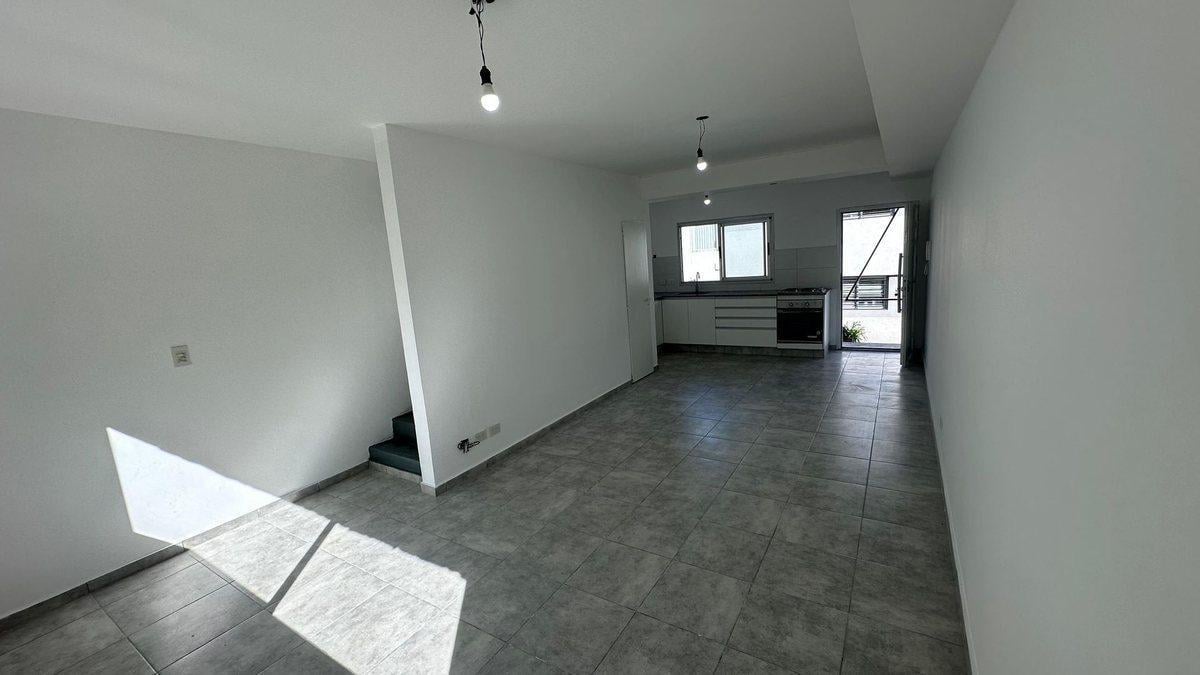 Foto de DEPARTAMENTO 3 AMBIENTES CON COCHERA EN QUILMES, imagen 3