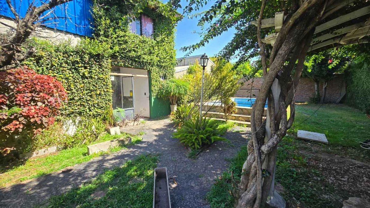 Foto de VENTA CASA 5 AMB. PILETA QUINCHO QUILMES, imagen 2