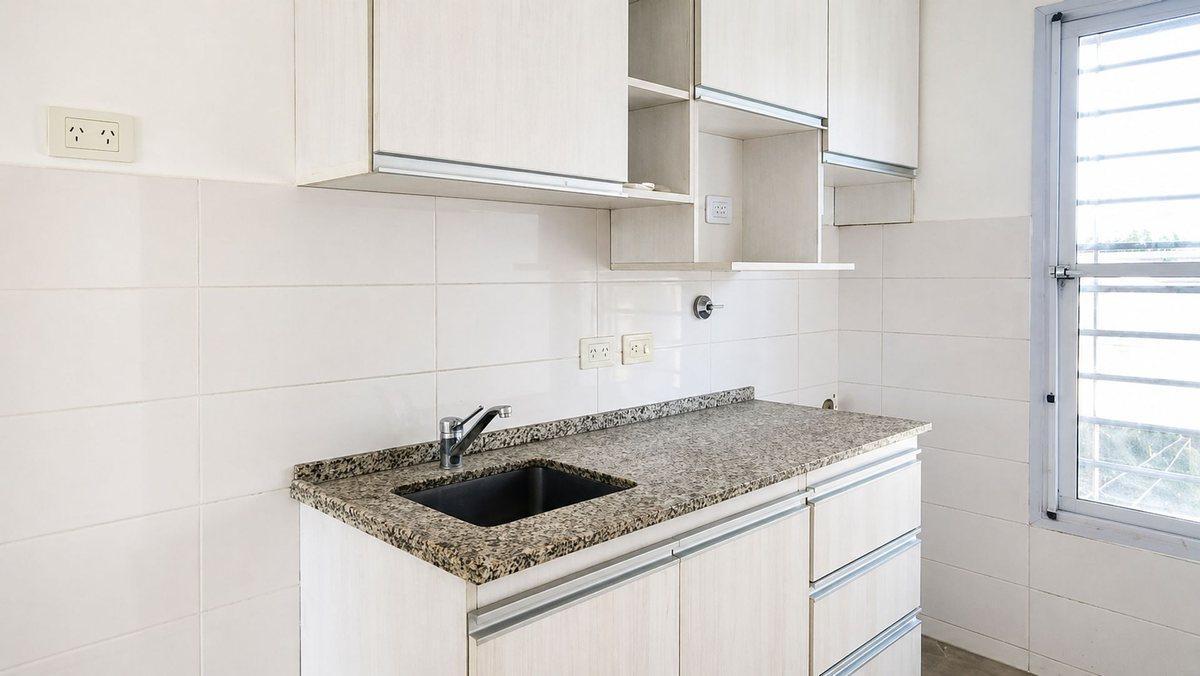 Foto de ALQUILER DEPARTAMENTO 3 AMB BALCÓN COCHERA BERNAL, imagen 3