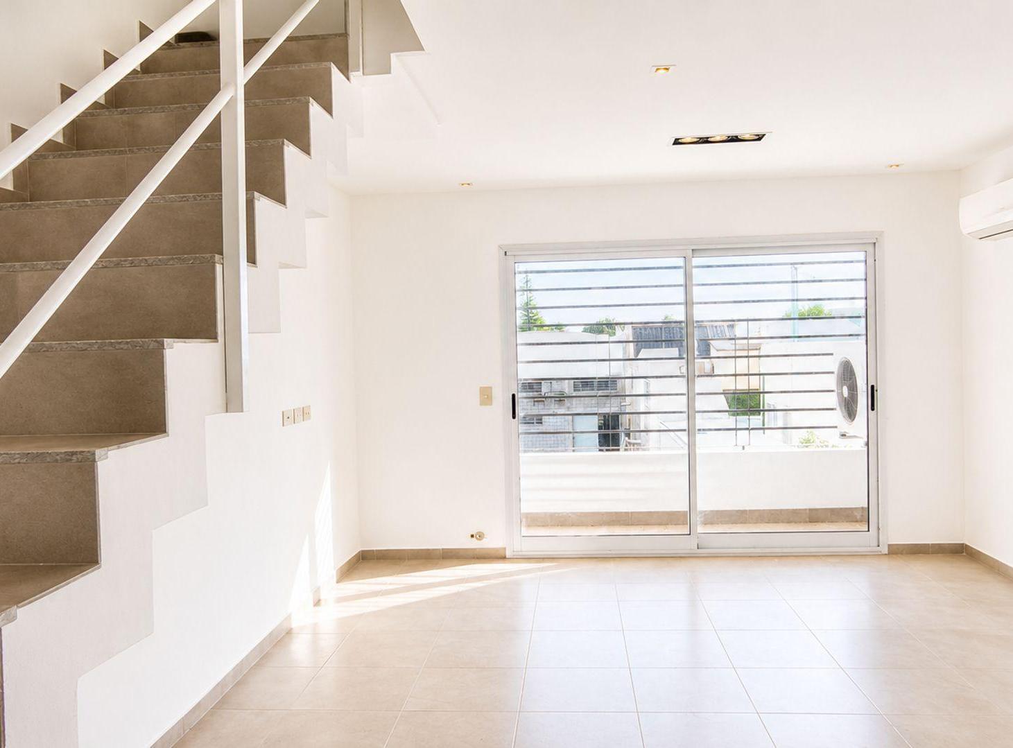 Foto de ALQUILER DEPARTAMENTO 3 AMB BALCÓN COCHERA BERNAL, imagen 2