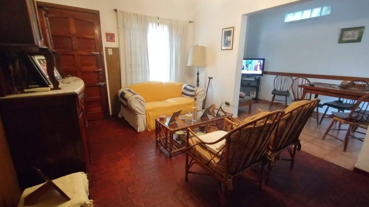 Foto de Venta casa 3 ambientes con jardín en Bernal, imagen 2