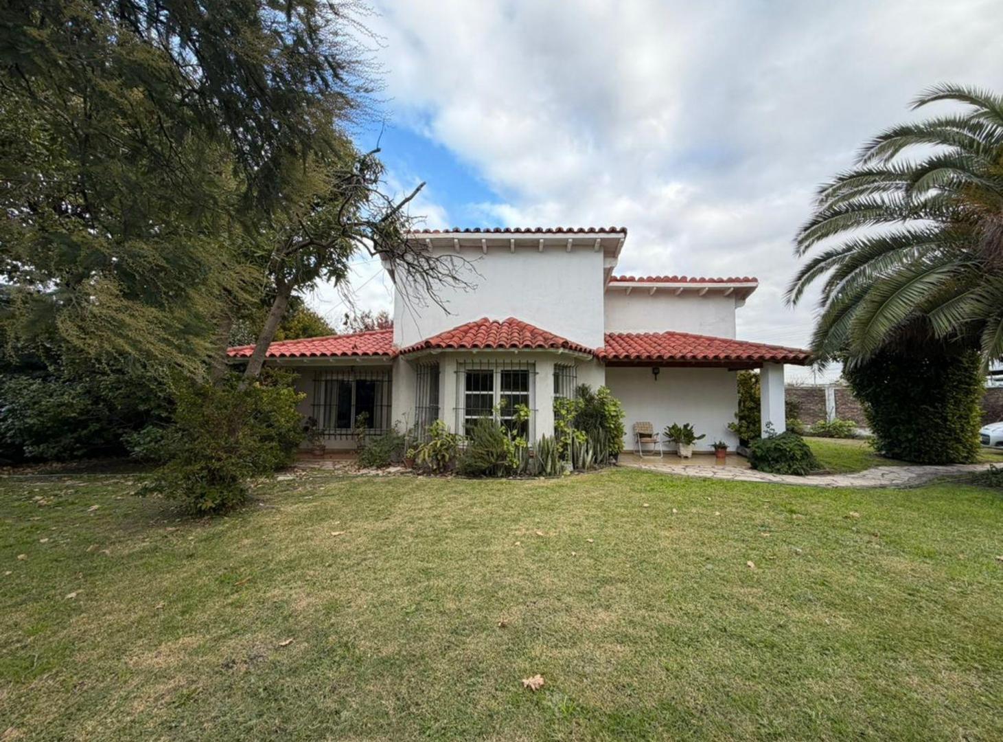 Foto de VENTA CASA 4 AMBIENTES CON PARQUE EN BOSQUES, imagen 1