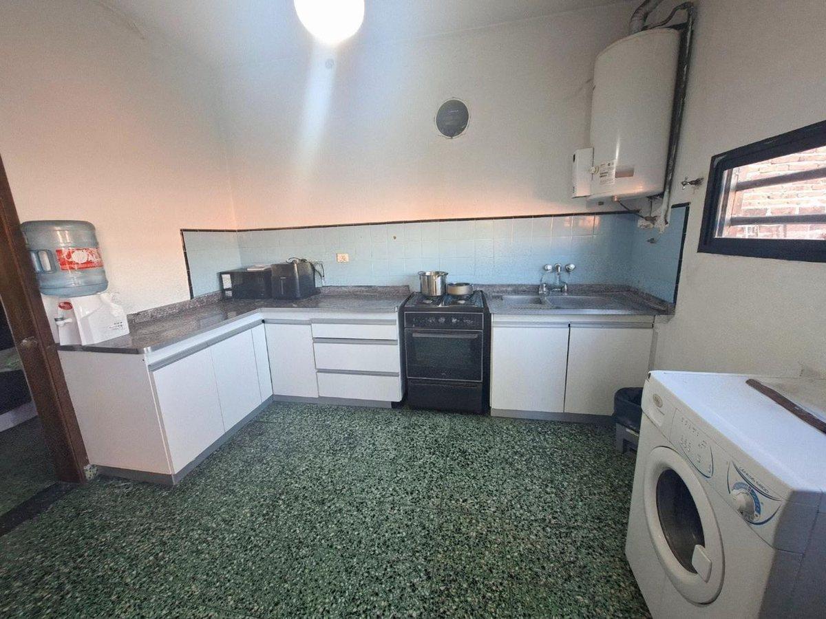 Foto de VENTA CASA 3 AMB CON PATIO Y LOCAL, BERAZATEGUI, imagen 2