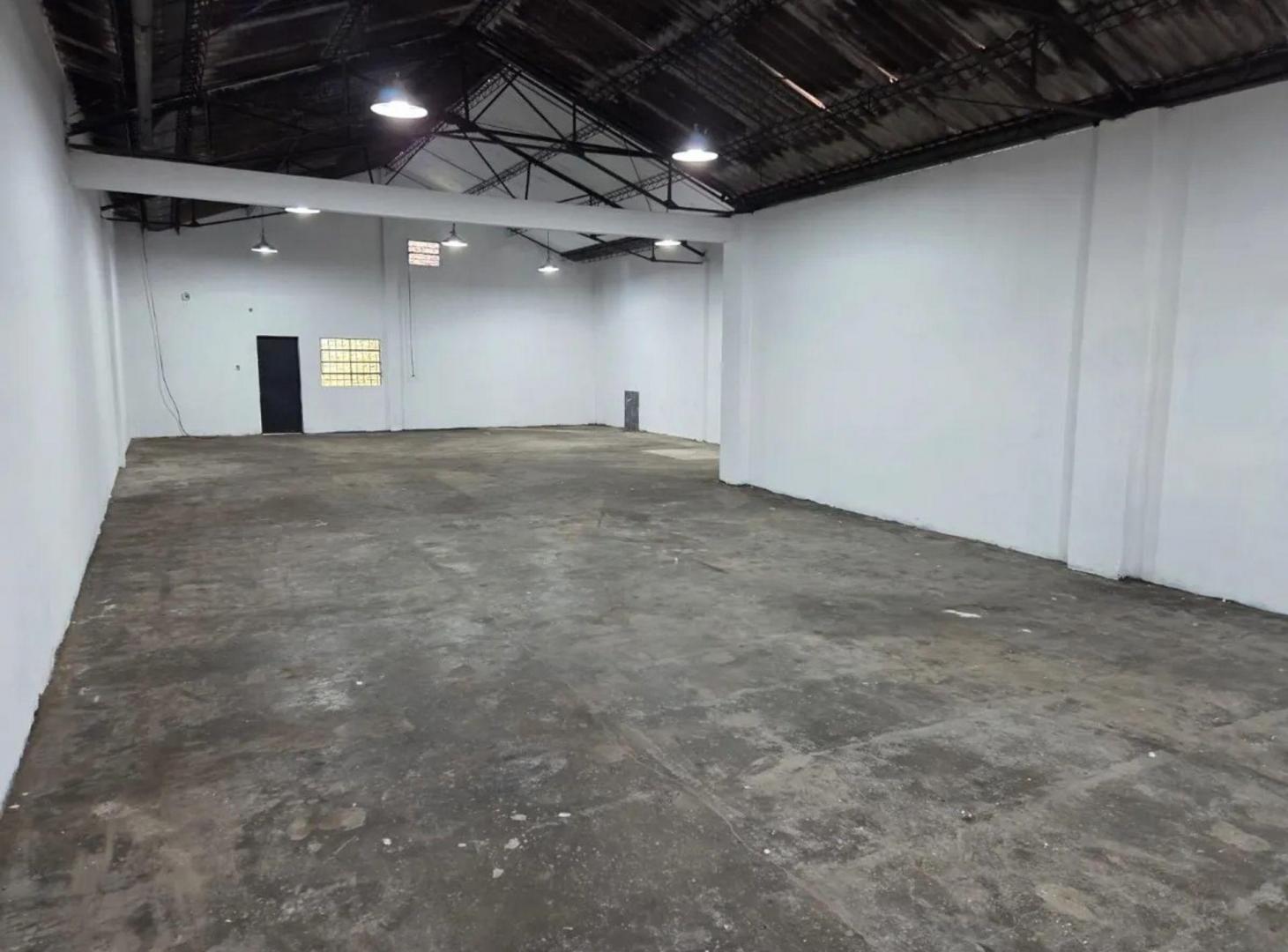 Foto de Alquiler deposito- local coercial en berazategui, imagen 4