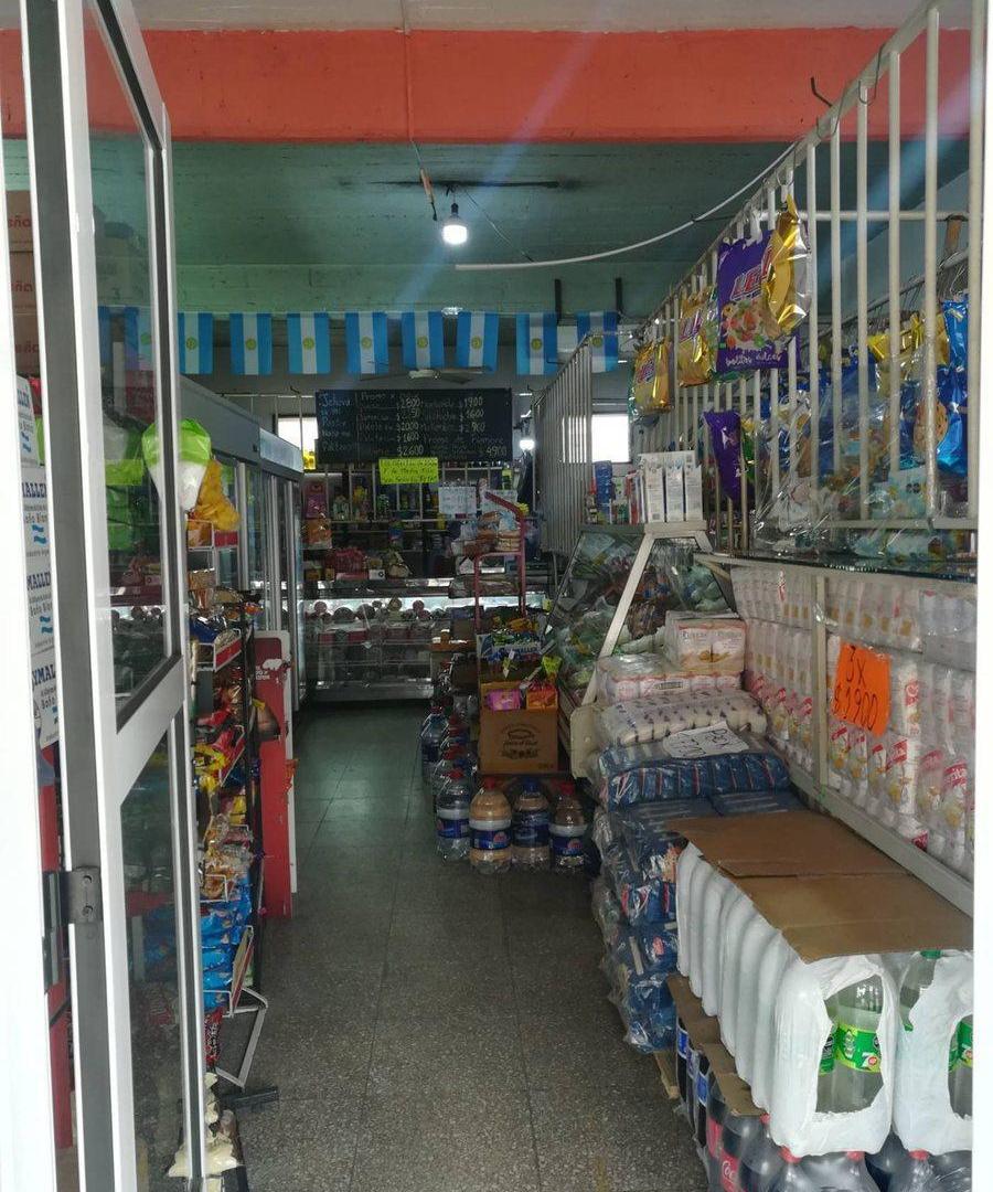 Foto de VENTA CASA 4 AMB CON LOCAL COMERCIAL SOLANO, imagen 3