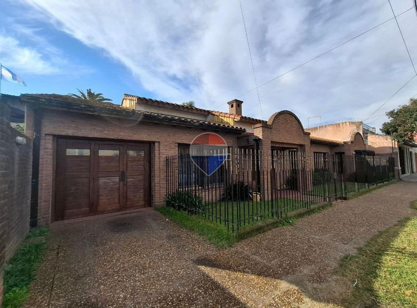 Foto de VENTA CASA 4 AMB COCHERA Y PILETA VILLA LA FLORIDA, imagen 2