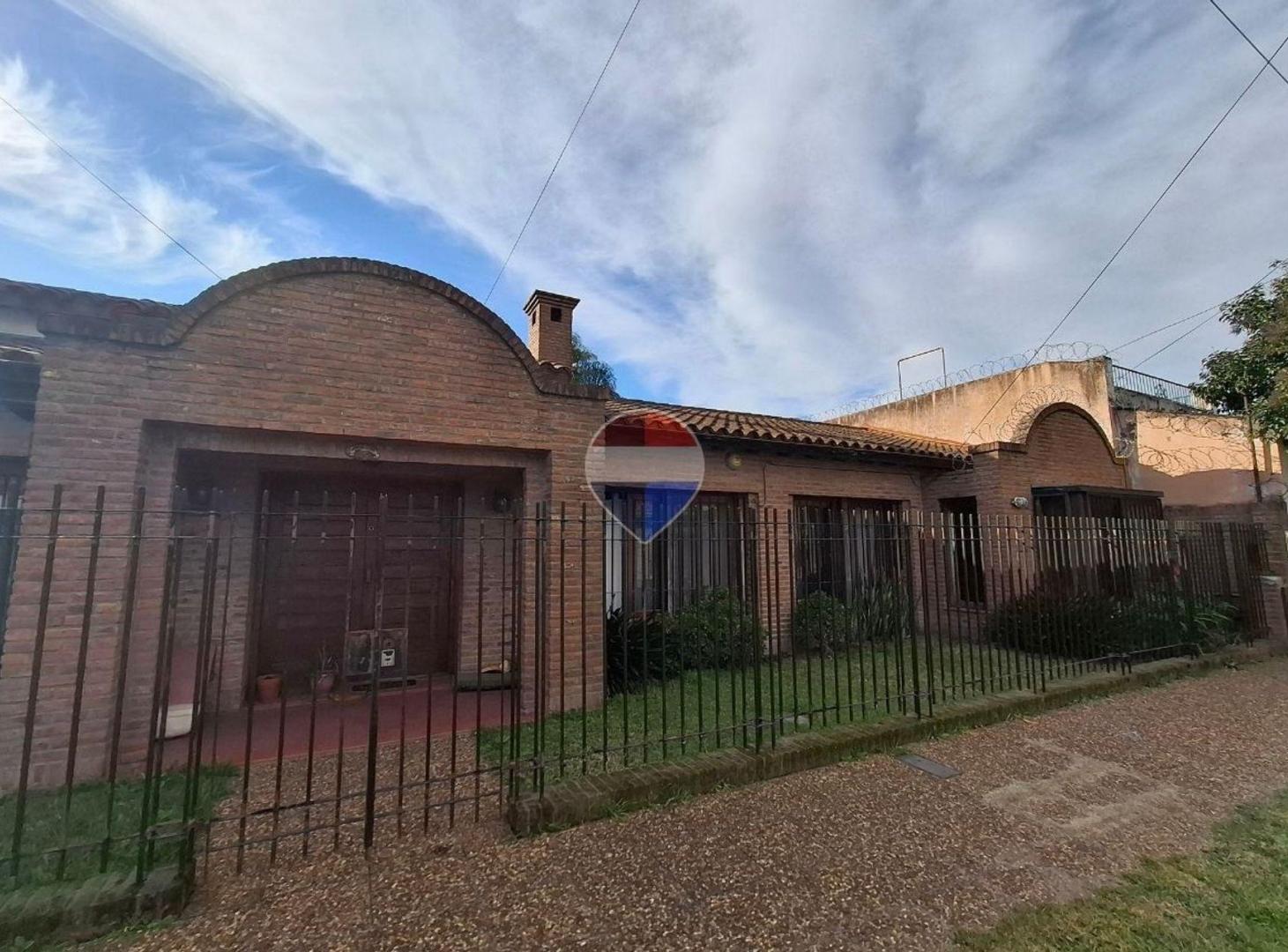 Foto de VENTA CASA 4 AMB COCHERA Y PILETA VILLA LA FLORIDA, imagen 5