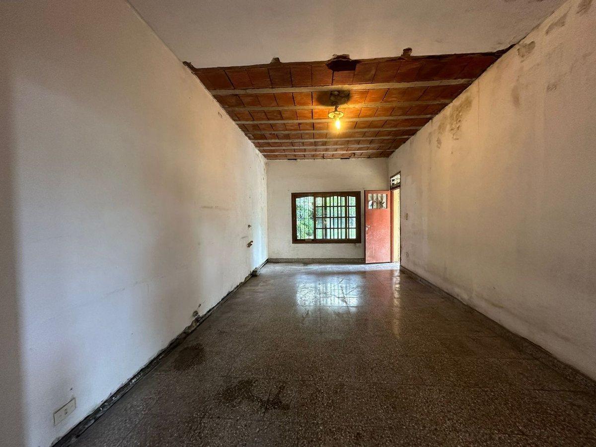 Foto de VENTA CASA Y LOTE LINDERO BERAZATEGUI, imagen 5
