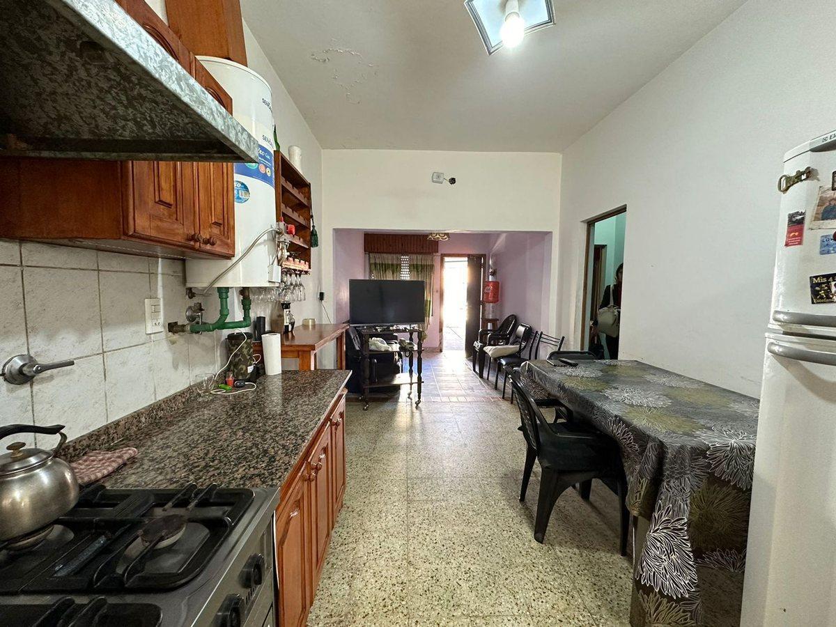 Foto de VENTA CASA 3 AMB. y 2 DEPTOS. 2 AMB. EN EZPELETA, imagen 3