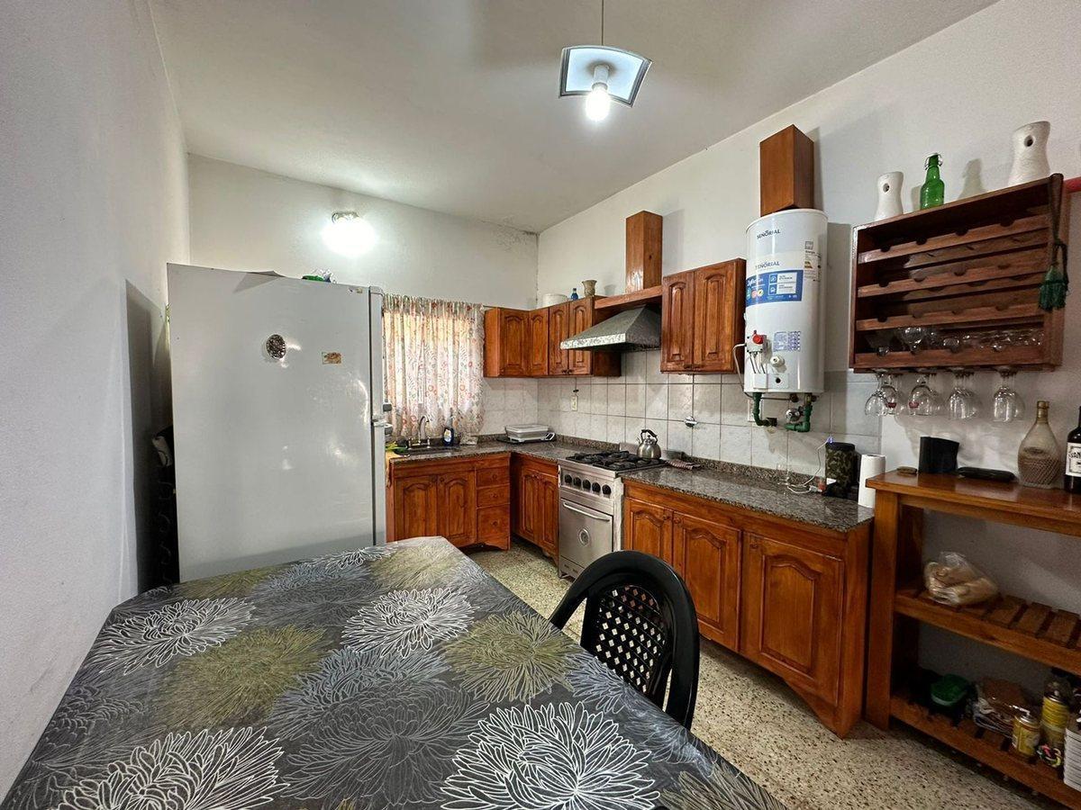 Foto de VENTA CASA 3 AMB. y 2 DEPTOS. 2 AMB. EN EZPELETA, imagen 5