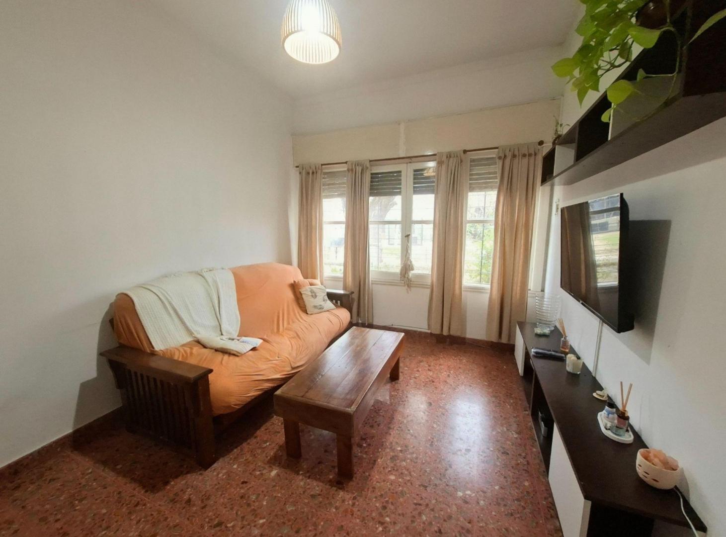 Foto de VENTA CASA 3 AMB CON PARQUE BERNAL OESTE, imagen 1
