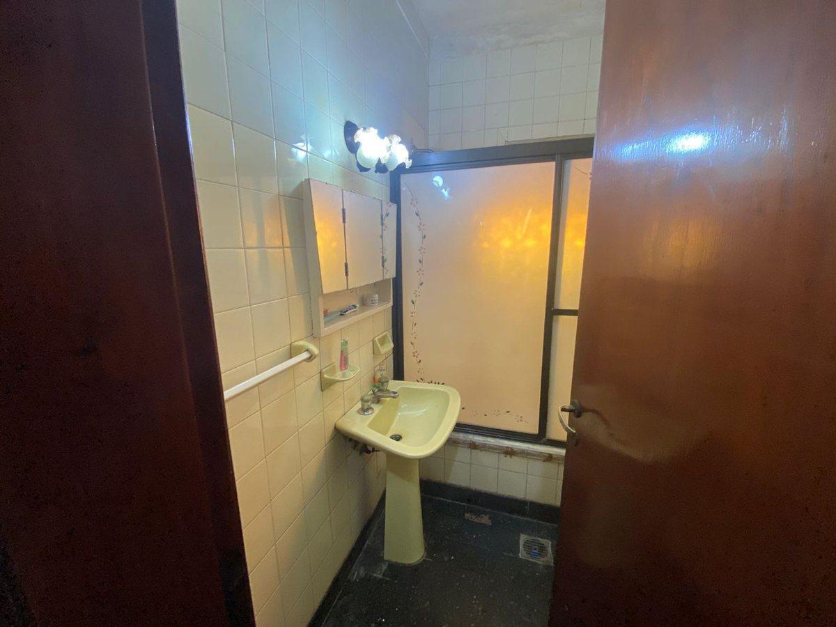 Foto de VENTA CASA 4 AMB CON PARQUE Y GARAGE EN BERNAL, imagen 2