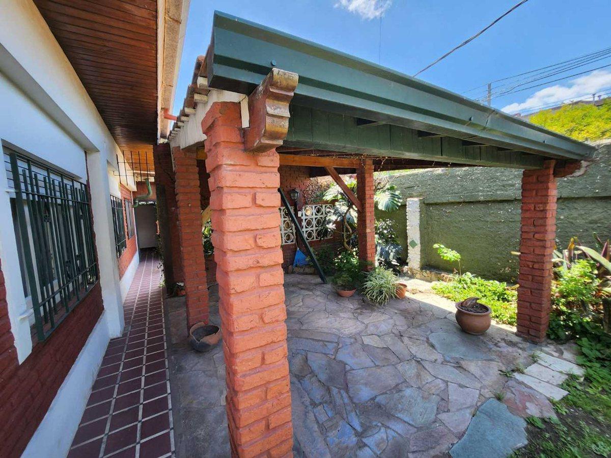 Foto de VENTA CASA LANÚS JARDÍN PATIO GUARDACOCHE, imagen 1