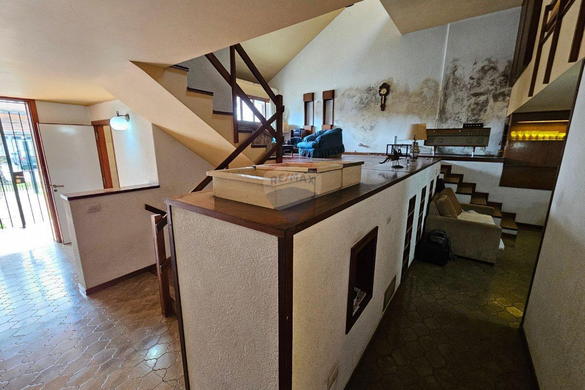 Foto de VENTA CASA DE 4 AMB. CON JARDÍN, QUINCHO Y PILETA, imagen 2
