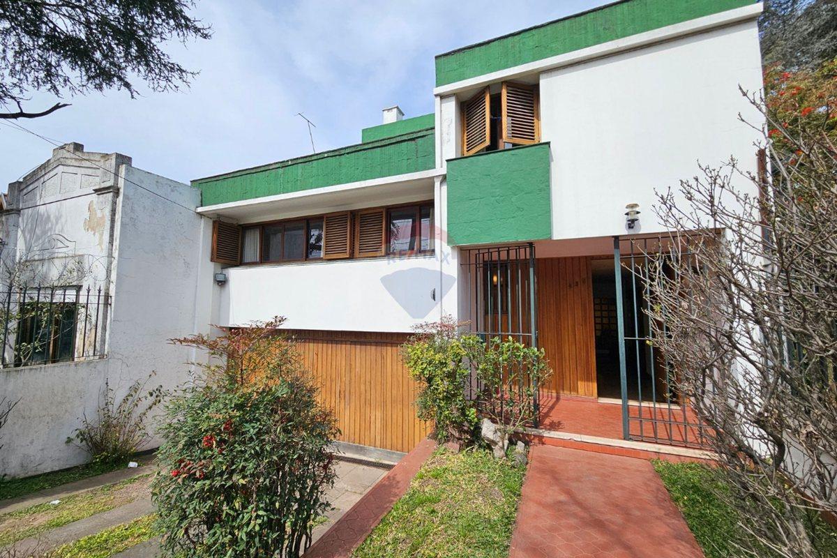 Foto de VENTA CASA DE 4 AMB. CON JARDÍN, QUINCHO Y PILETA, imagen 1