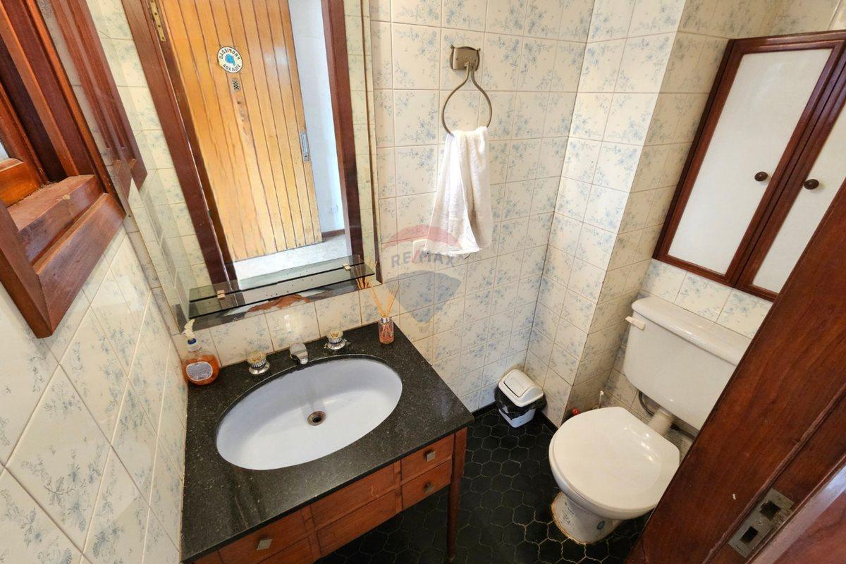 Foto de VENTA CASA DE 4 AMB. CON JARDÍN, QUINCHO Y PILETA, imagen 4