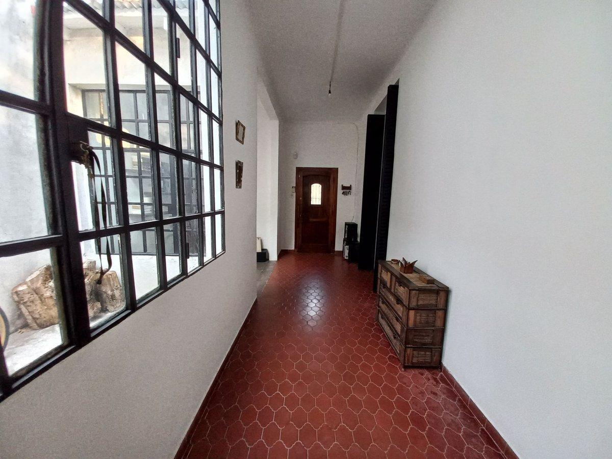 Foto de VENTA CASA 4 AMBIENTES EN BERNAL CON AMPLIO LOTE, imagen 4