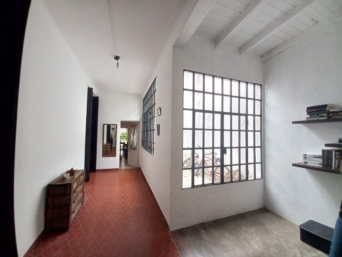 Foto de VENTA CASA 4 AMBIENTES EN BERNAL CON AMPLIO LOTE, imagen 5