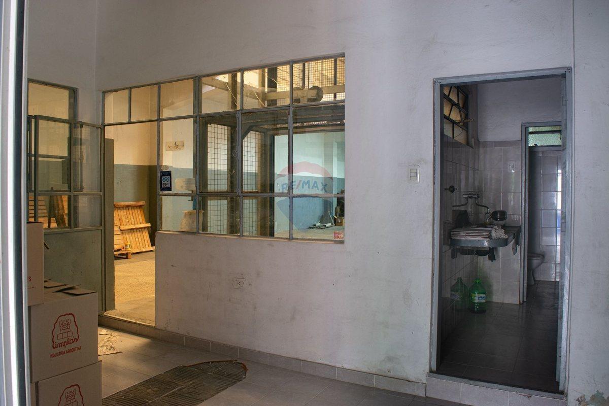 Foto de Venta Galpón 2 plantas c/Oficinas en Avellaneda, imagen 2
