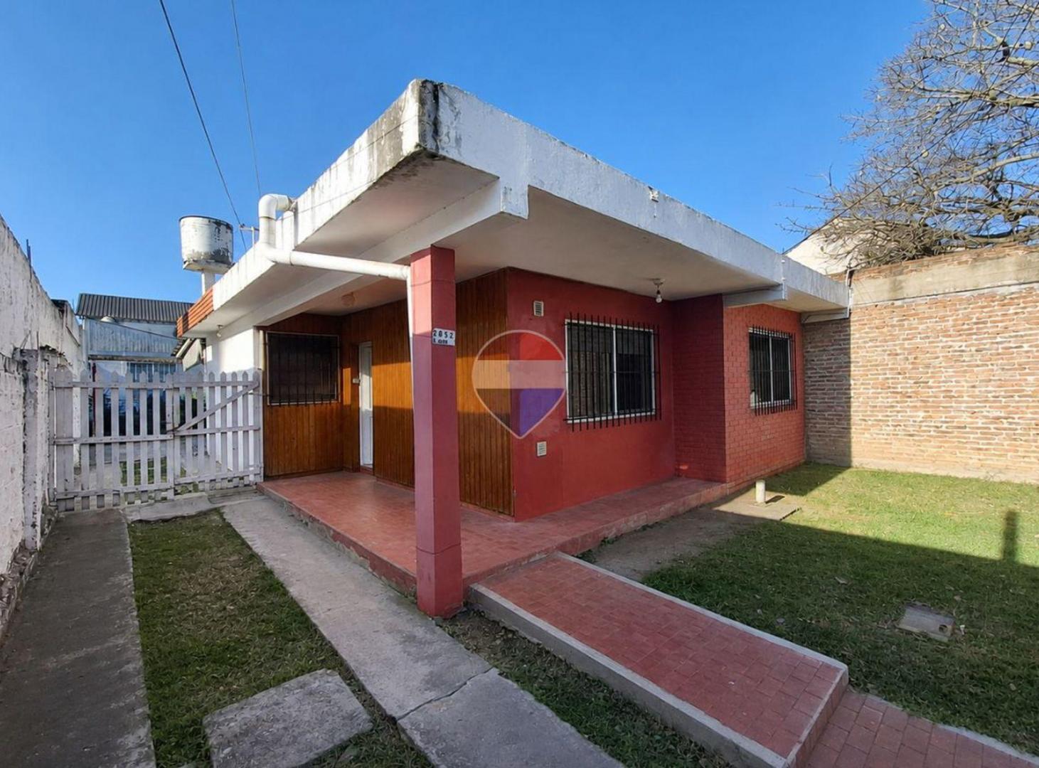 Foto de VENTA CASA 4 AMB CON COCHERA Y PARRILLA QUILMES O., imagen 1