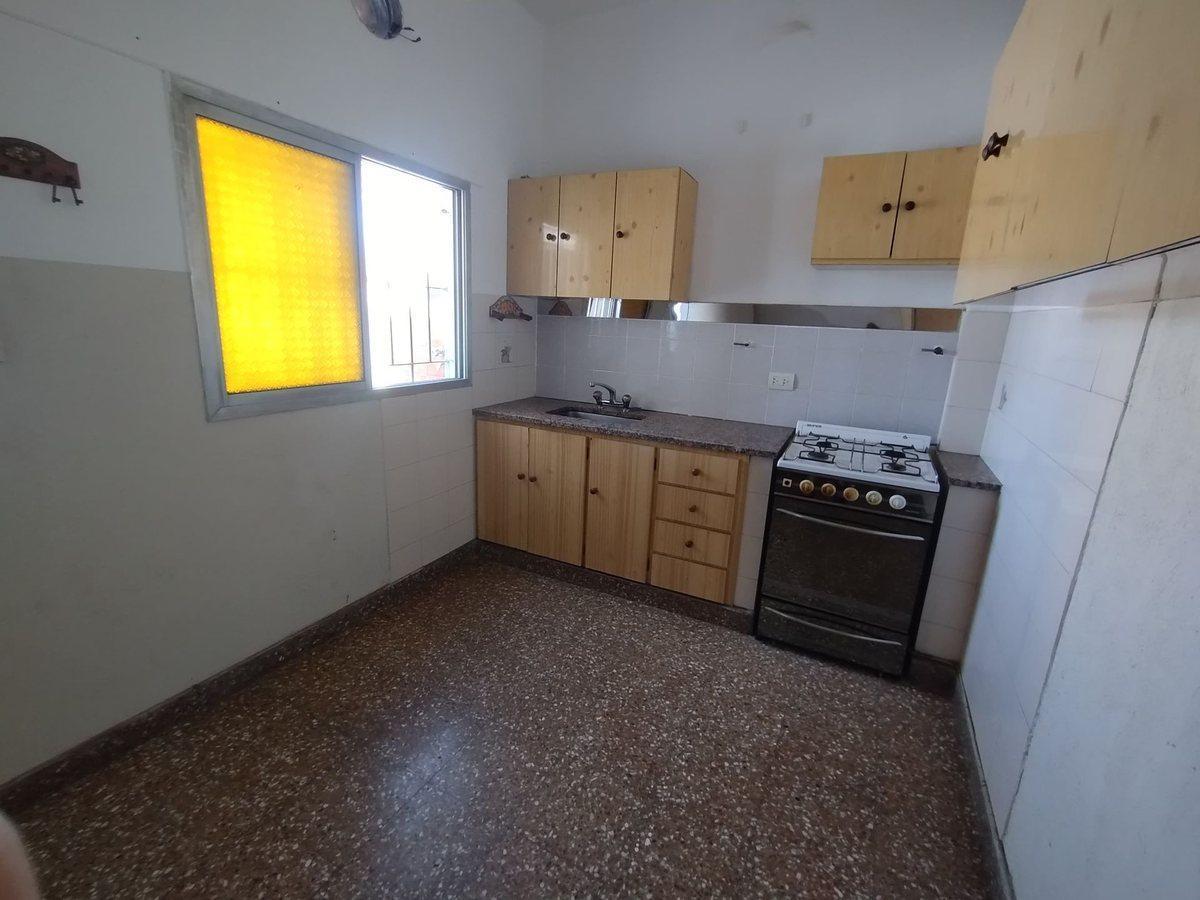 Foto de Venta PH 3 Ambientes al frente con balcón Bernal, imagen 1