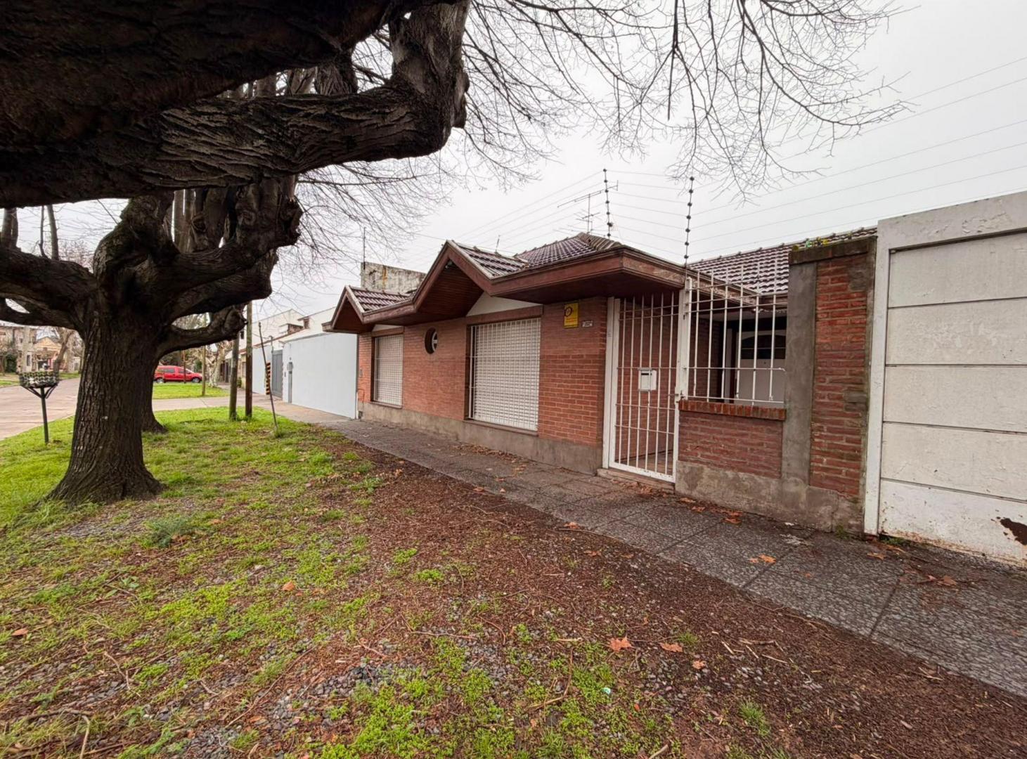 Foto de ALQUILER – CASA CON DESTINO COMERCIAL EN QUILMES, imagen 5