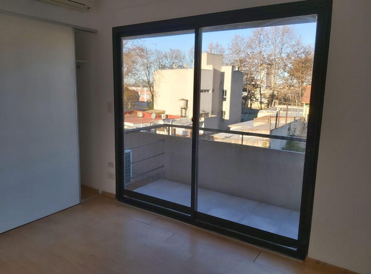 Foto de Venta departamento dos amb en Bernal con cochera, imagen 2