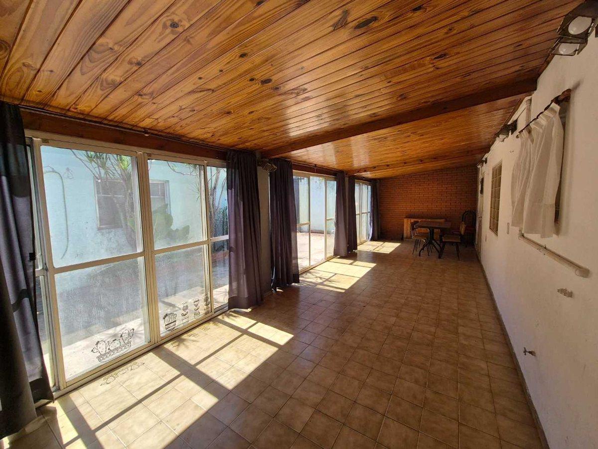 Foto de VENTA CASA 3AMB GALERIA CUB. PATIO EZPELETA, imagen 1