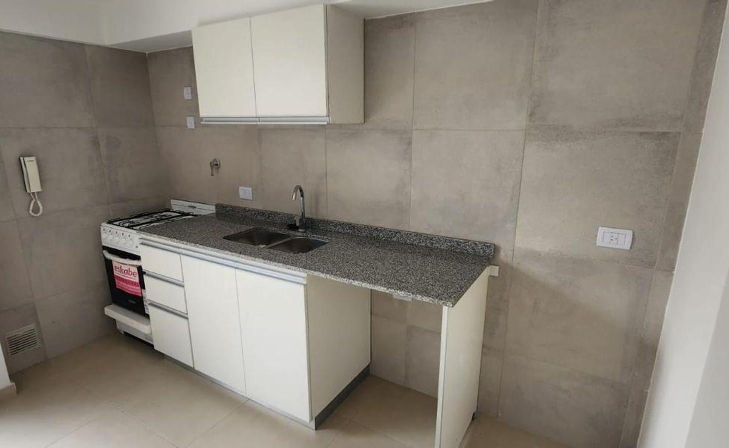 Foto de VENTA DEPTO 2 AMB TOILETTE BALCON ESTRENAR BERNAL, imagen 4