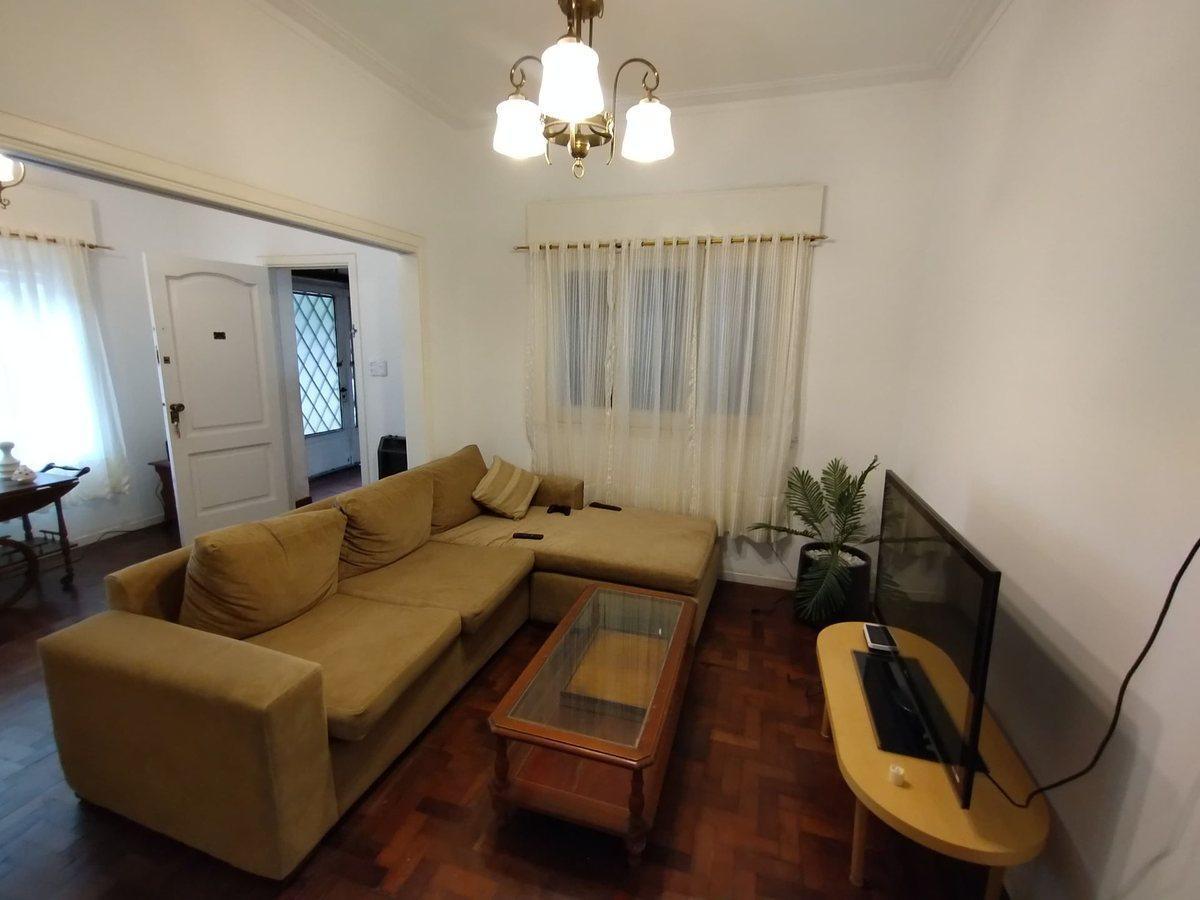 Foto de Venta casa 3 ambientes c/ cochera en Bernal centro, imagen 2