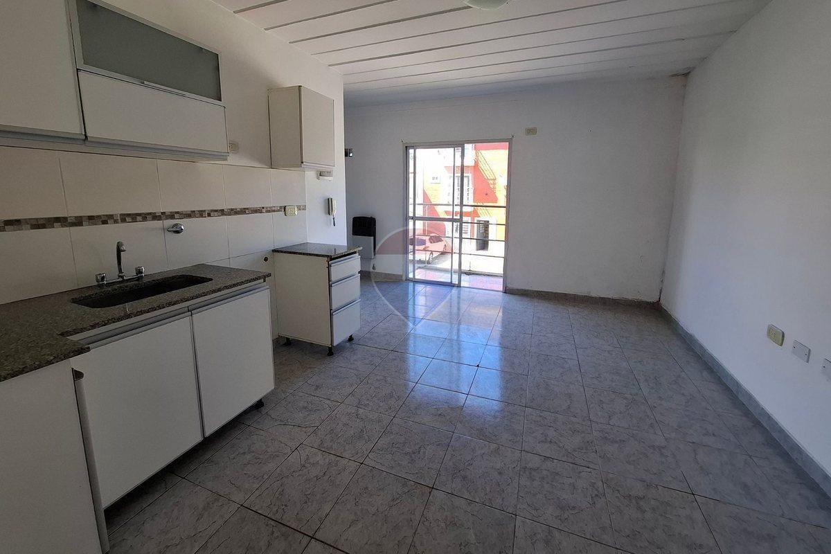 Foto de VENTA SEMIPISO 2 AMBIENTES CON COCHERA QUILMES, imagen 3
