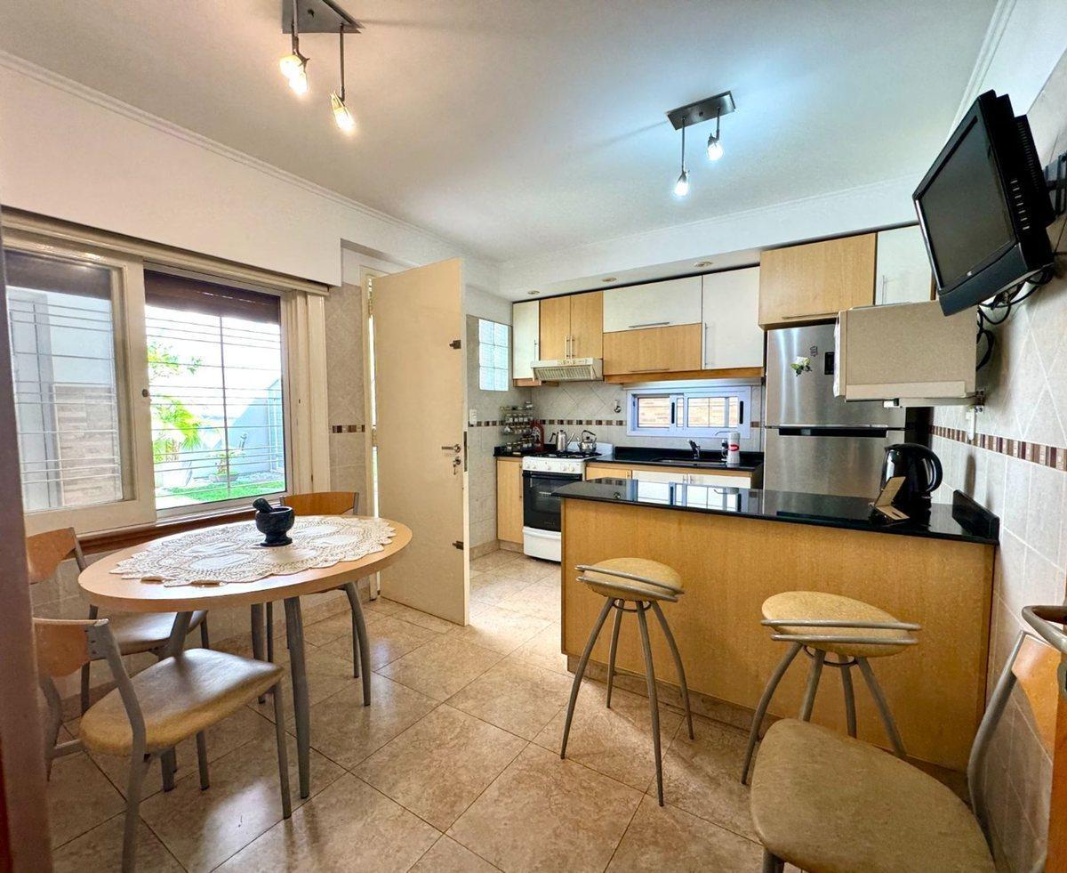 Foto de VENTA CASA 4 AMBIENTES , JARDIN Y GARAGE BERNAL, imagen 3